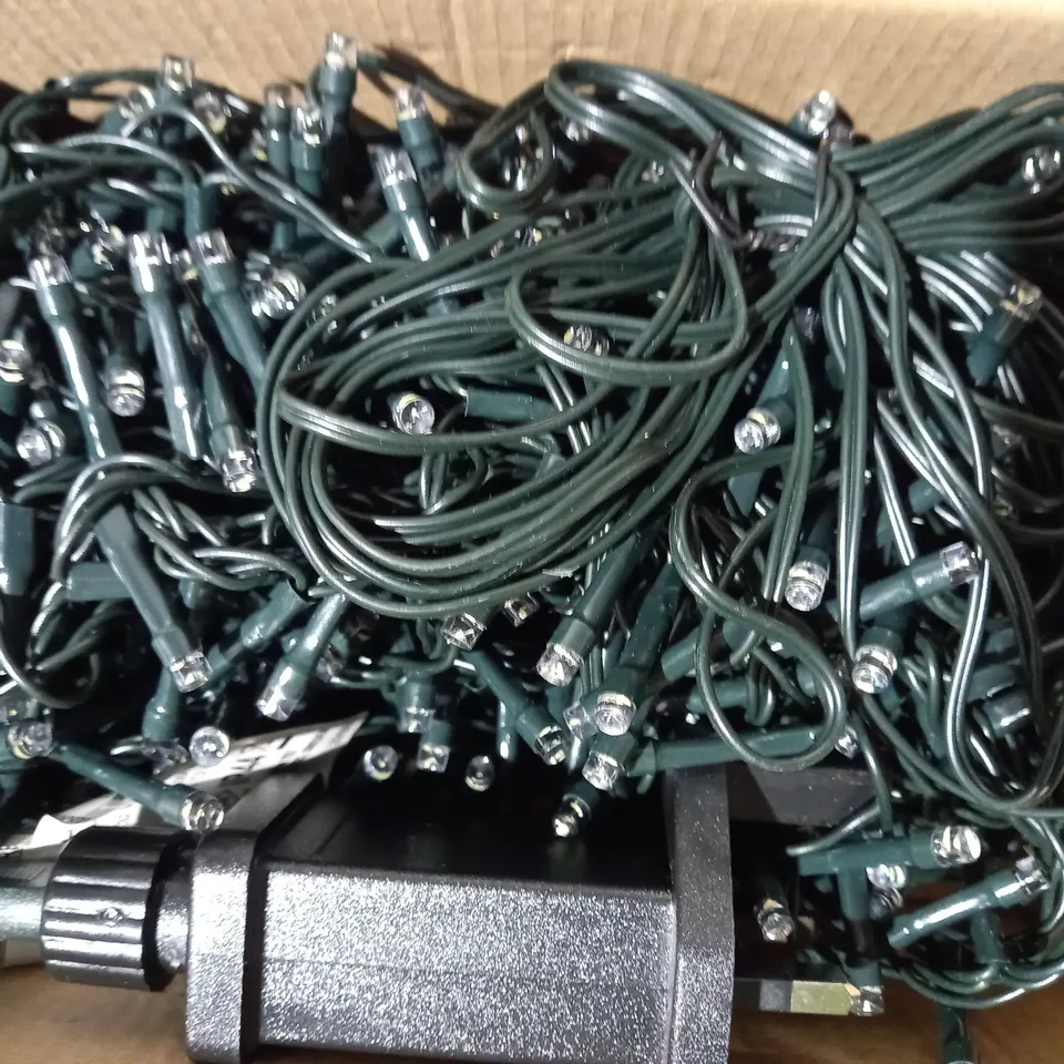 BOXED FESTIVE INDOOR/OUTDOOR 600 LIGHT SET