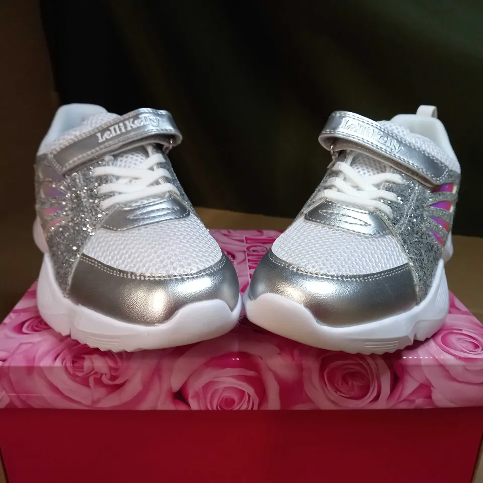 NEW/BOXED LELLIKELLY WHITE/SILVER GLITTER DETAILED TRAINERS - SIZE 3.5