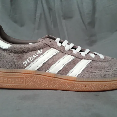 BOXED PAIR OF ADIDAS HANDBALL SPEZIAL W SHOES IN TAUPE UK SIZE 4.5