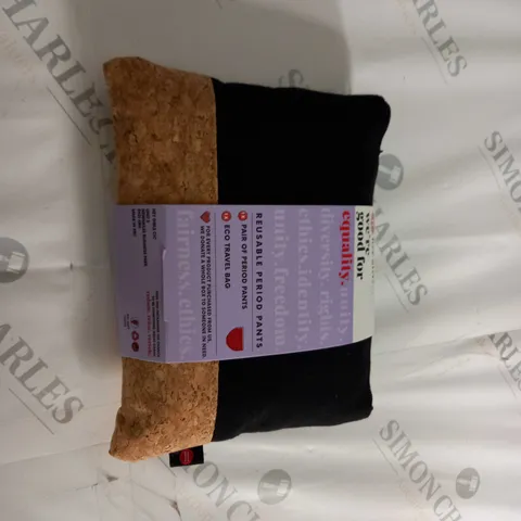 HEY GIRLS PAIR OF REUSABLE PERIOD PANTS WITH TRAVEL BAG