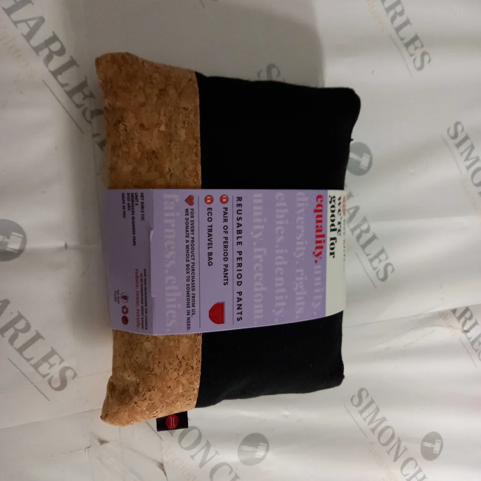 HEY GIRLS PAIR OF REUSABLE PERIOD PANTS WITH TRAVEL BAG