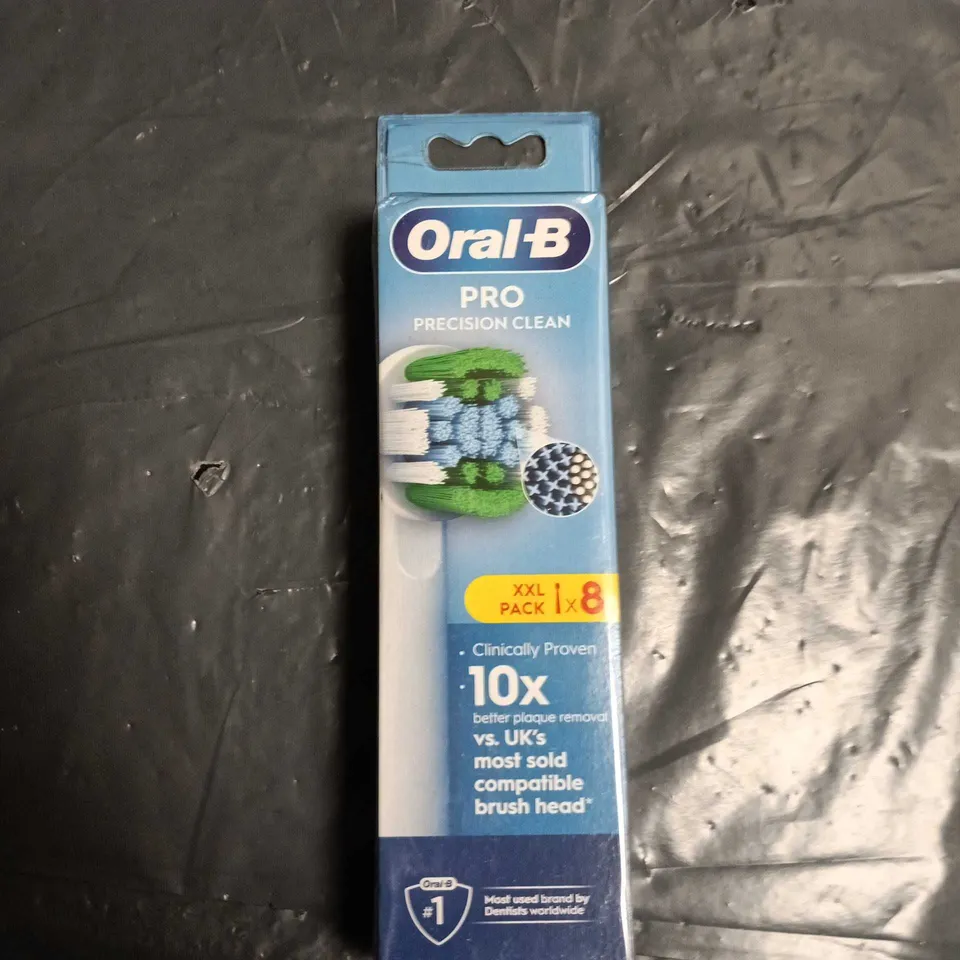 APPROXIMATELY 25 ASSORTED COSMETICS ITEMS TO INCLUDE TANGLE BRUSH, LIQUID FOUNDATION AND ORAL B BRUSHHEADS