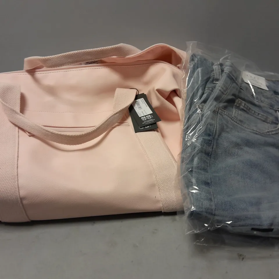 10 ASSORTED NEW CLOTHING ITEMS TO INCLUDE JEANS, BAGS, SHIRTS, ETC