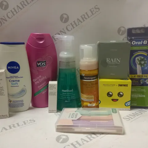 BOX OF APPROX 12 ASSORTED BEAUTY PRODUCTS TO INCLUDE SOAP&GLORY BODY WASH, NEUTROGENA MOUSSE CLEANSER, VIOLA SKIN BLACK MASK, ETC