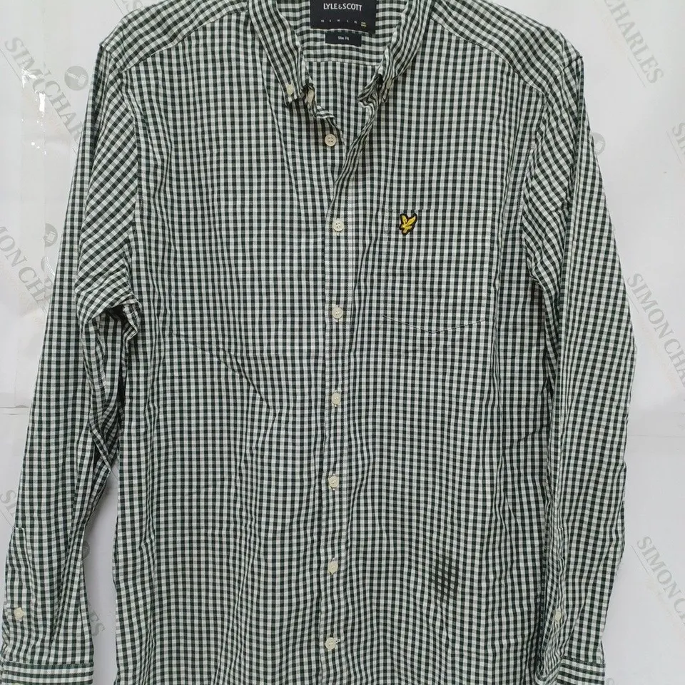 LYLE & SCOTT SLIM FIT LONG SLEEVE SHIRT IN GREEN/WHITE CHECK - XXL