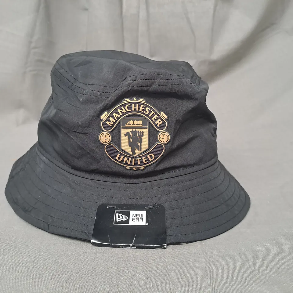 NEW ERA MANCHESTER UNITED BUCKET HAT IN BLACK SIZE SMALL