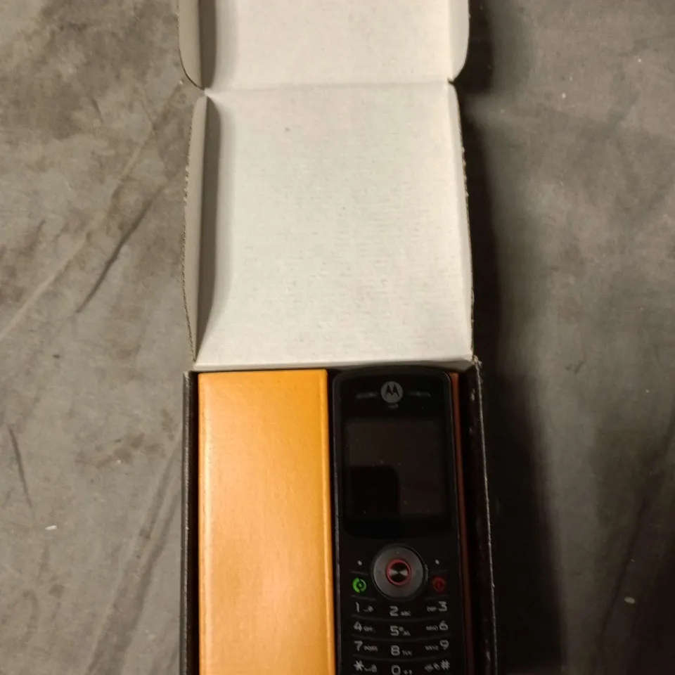 MOTOROLA W175 MOBILE PHONE – BOXED WITH CHARGER