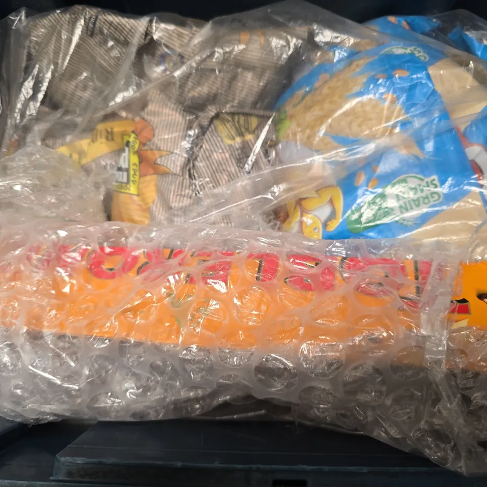 APPROXIMATELY 8 ASSORTED FOOD ITEMS TO INCLUDE - SPUDS TOMATO KETCHUP CRISPS , BEEF FLAVOUR , TOBLERONE ETC