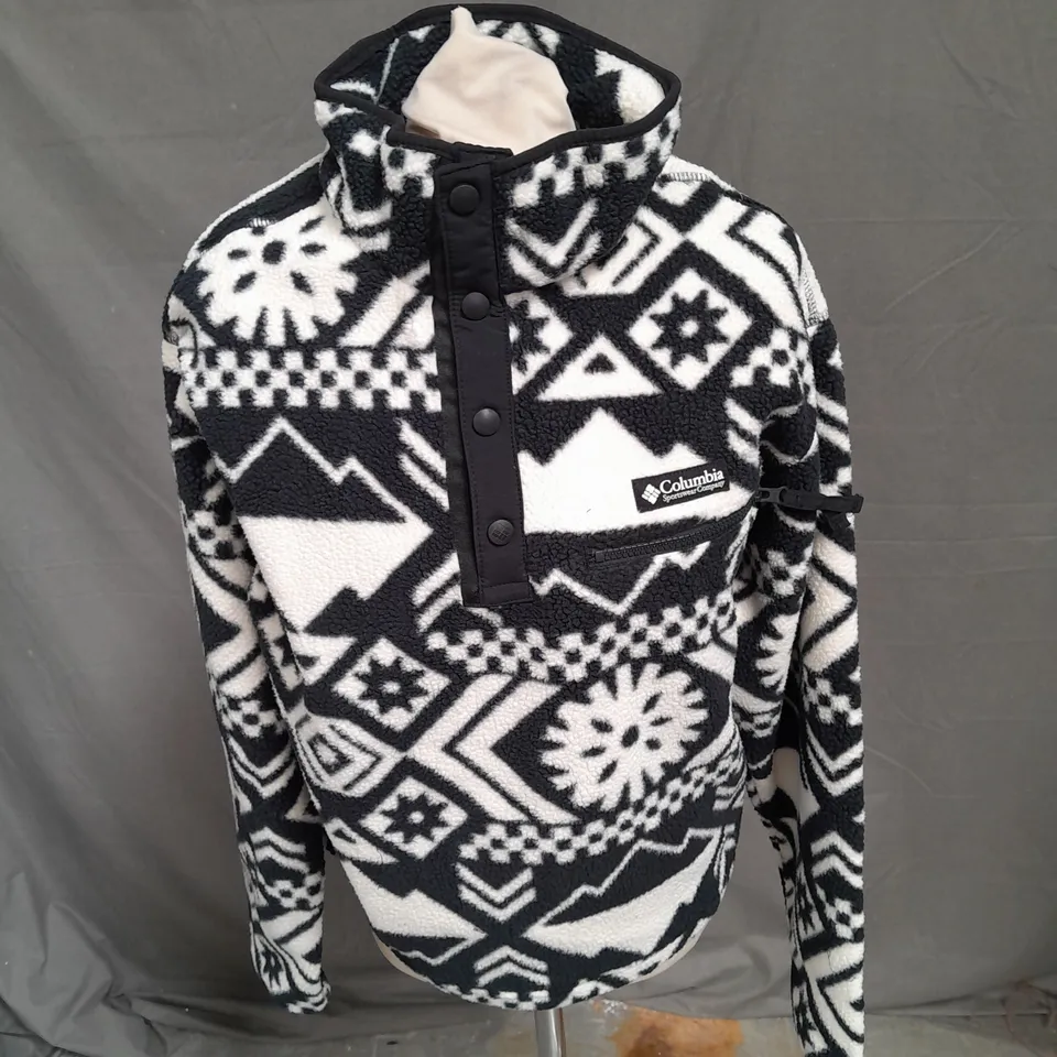 COLUMBIA HELVETIA 2 PRINTED CROPPED HALF SNAP FLEECE IN BLACK/WHITE SIZE S