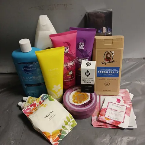 APPROXIMATELY 20 ASSORTED COSMETIC PRODUCTS INCLUDE - TROPIC BODY WASH - DR SQUATCH BODY WASH - DOVE BODY WASH - ETC