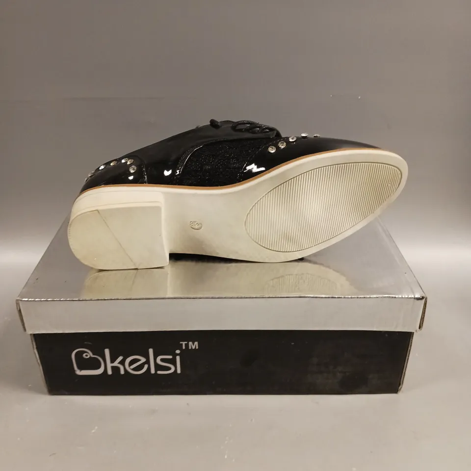 BOXED PAIR OF KELSI LACED SEQUINED SHOES IN BLACK - 3