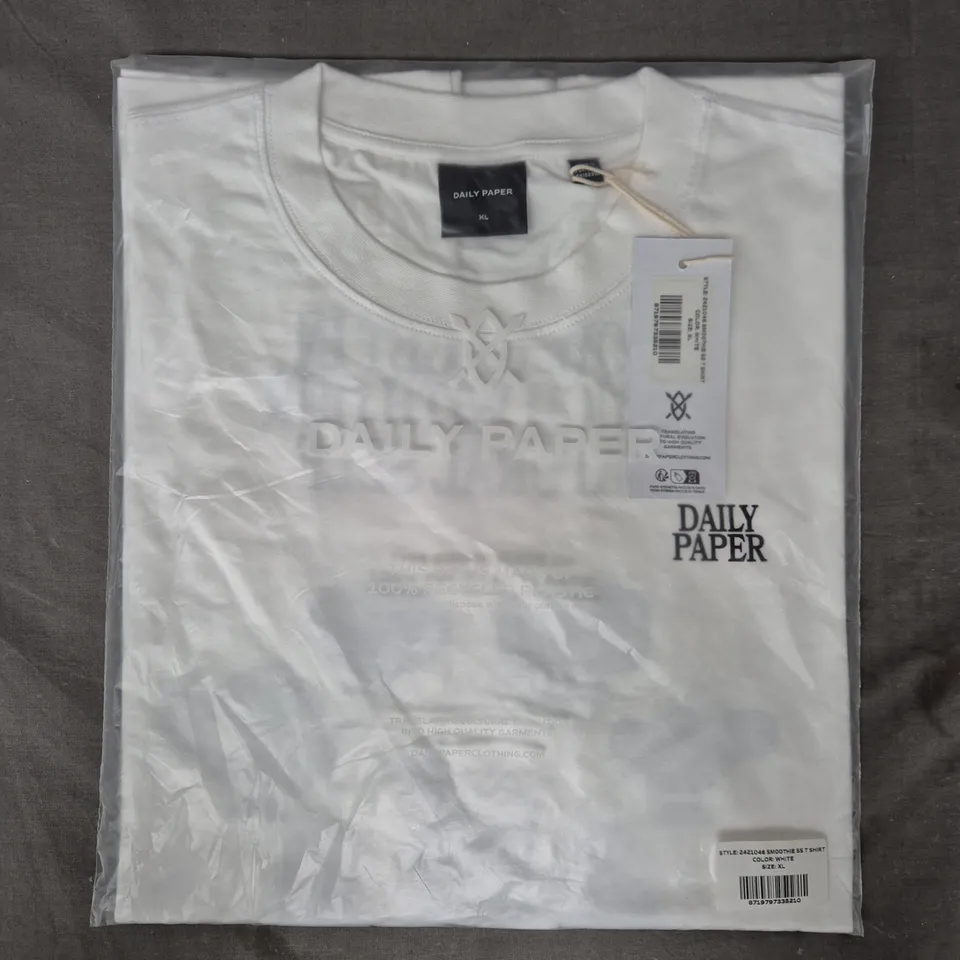 DAILY PAPER SMOTHIE SHORT SLEEVE T-SHIRT IN WHITE SIZE XL