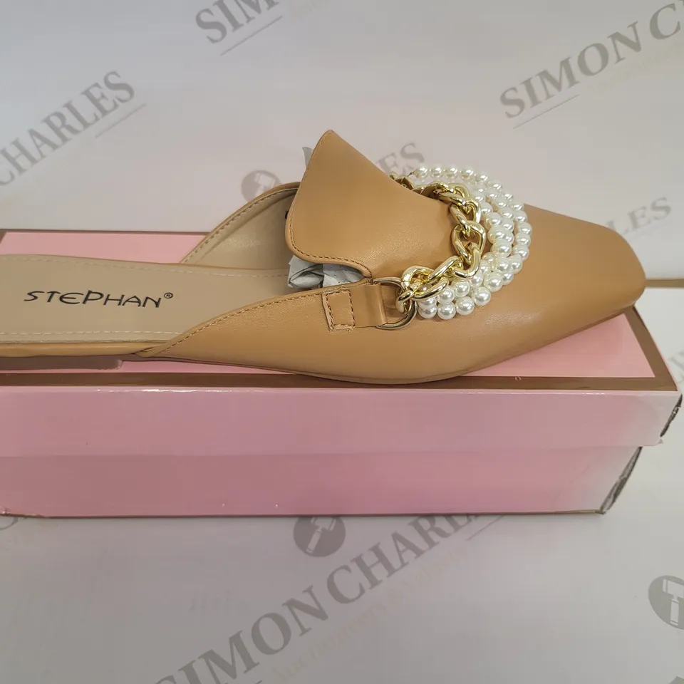 BOXED STEPHAN OPEN BACK BEIGE PEARL AND CHAIN FLAT SHOES - SIZE 41