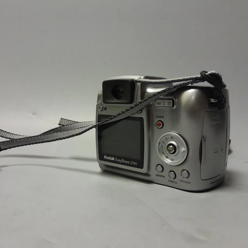 KODAK EASYSHARE Z740 10X ZOOM CAMERA