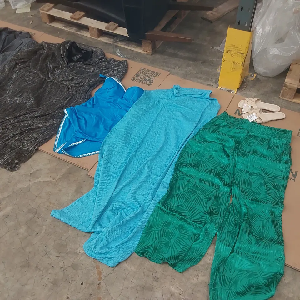 PALLET CONTAINING APPROXIMATELY 650x ASSORTED BRAND NEW DESIGNER CLOTHING ITEMS
