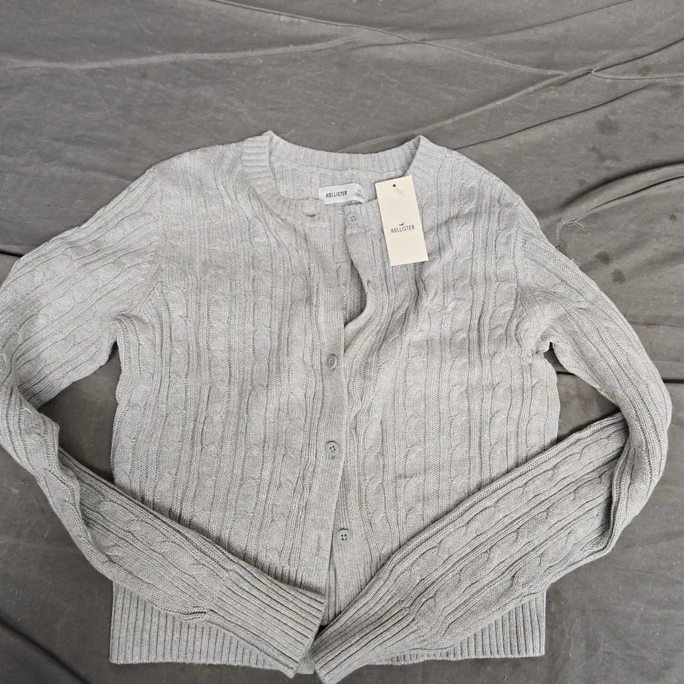 HOLLISTER BUTTON CARDIGAN IN GREY - XS