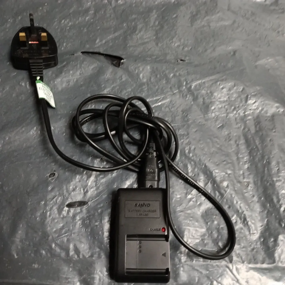 SANYO BATTERY CHARGER FOR CAMERA BATTERIES – UK PLUG VAR-L80