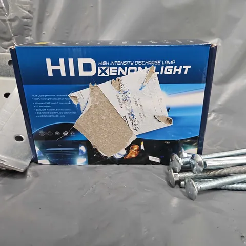 TOTE OF APPROXIMATELY 40 ASSORTED ITEMS TO INCLUDE - XENON LIGHT , METAL BRACKET , METAL WASHERS