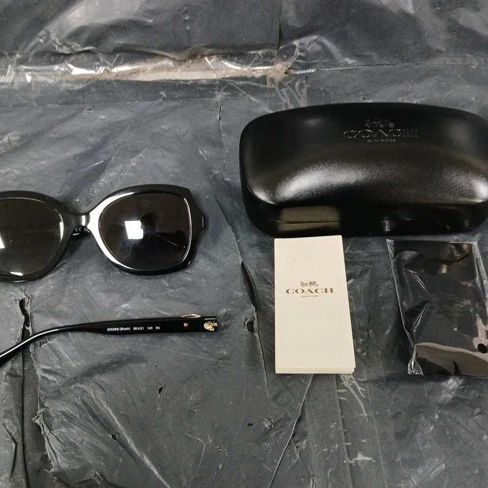 COACH BLACK SQAURE SUNGLASSES 