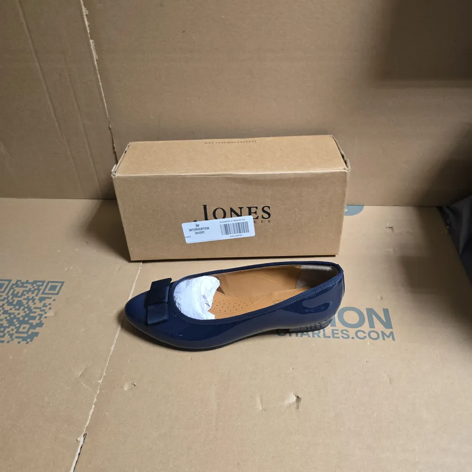 JONES NAVY PATENT LEATHER BALLET FLATS – WOMEN'S SHOES - UK SIZE 6.5 