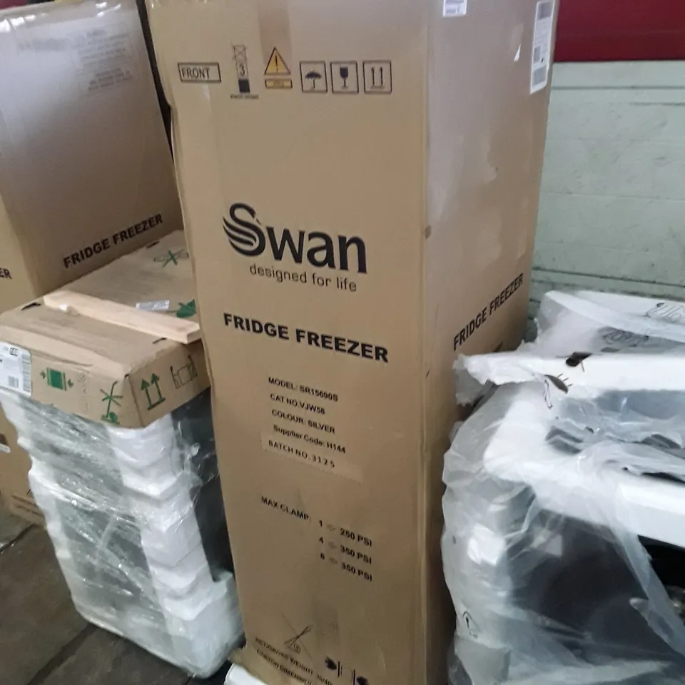 BOXED SWAN SR15690S 48CM WIDE, 50/50 SPLIT FRIDGE FREEZER - SILVER