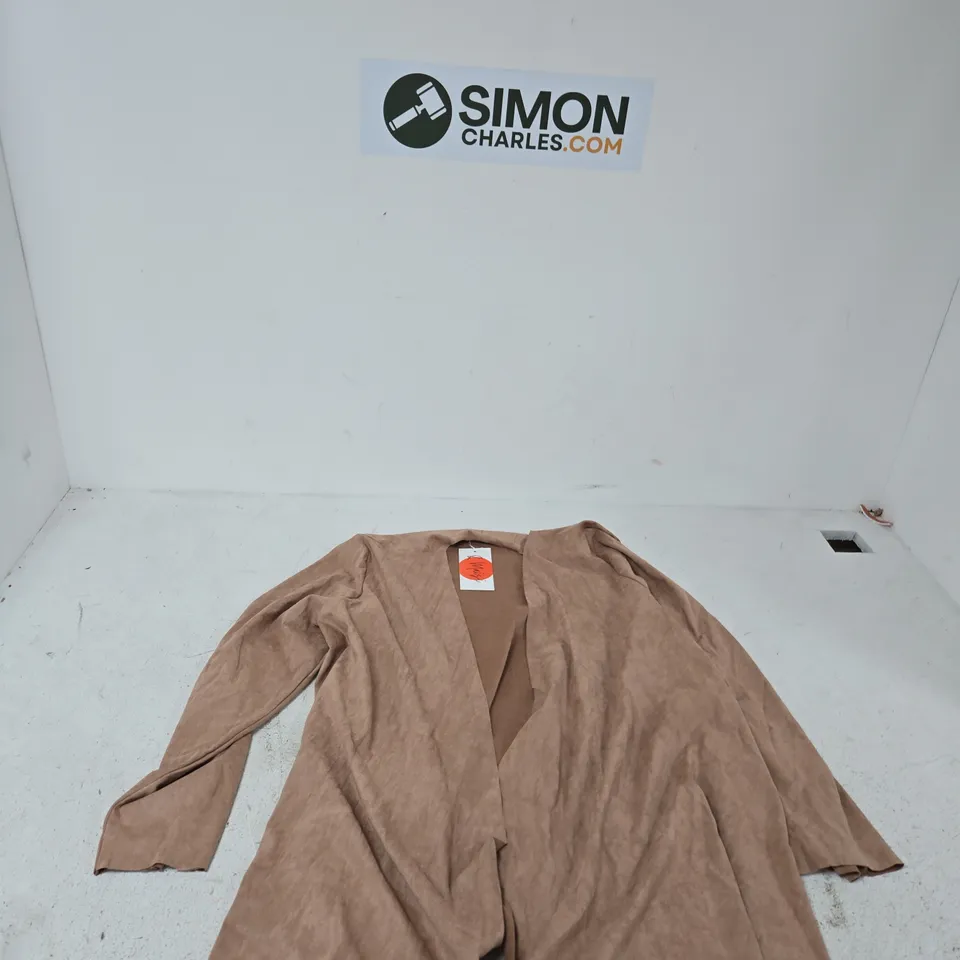 BOX OF APPROXIMATELY 25 ASSORTED ITEMS TO INCLUDE: &MAISI BROWN CARDIGAN