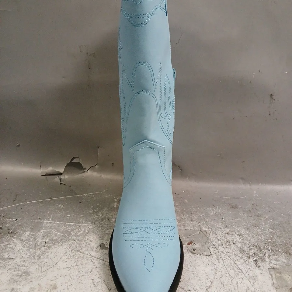 BOXED PAIR OF KOI SLINGSTAR COWBOY BOOTS IN BLUE SIZE UK 6