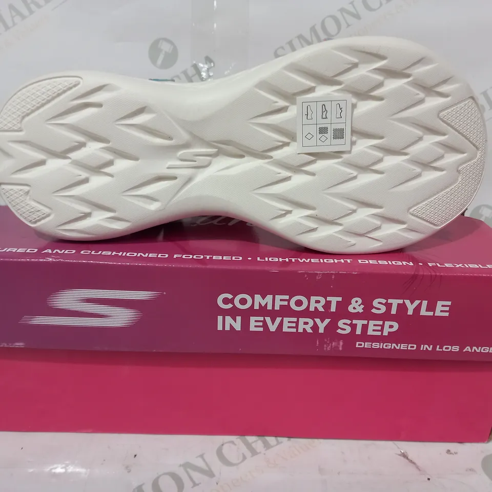 BOXED PAIR OF SKECHERS GO WALK SANDALS IN MULTICOLOUR UK SIZE 4