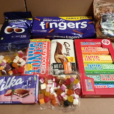 APPROXIMATELY 10 ASSORTED FOOD ITEMS TO INCLUDE ASSORTED CHOCOLATES AND SWEETS