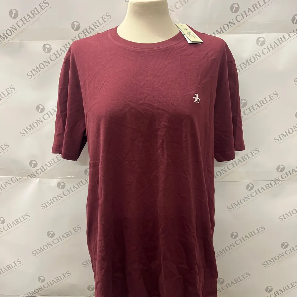 PENGUIN LOGO SHORT SLEEVED T-SHIRT IN TAWNY PORT SIZE L