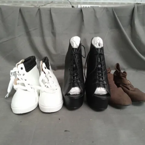 APPROXIMATELY 10 PAIRS OF ASSORTED WOMEN SHOES IN VARIOUS STYLES AND SIZES