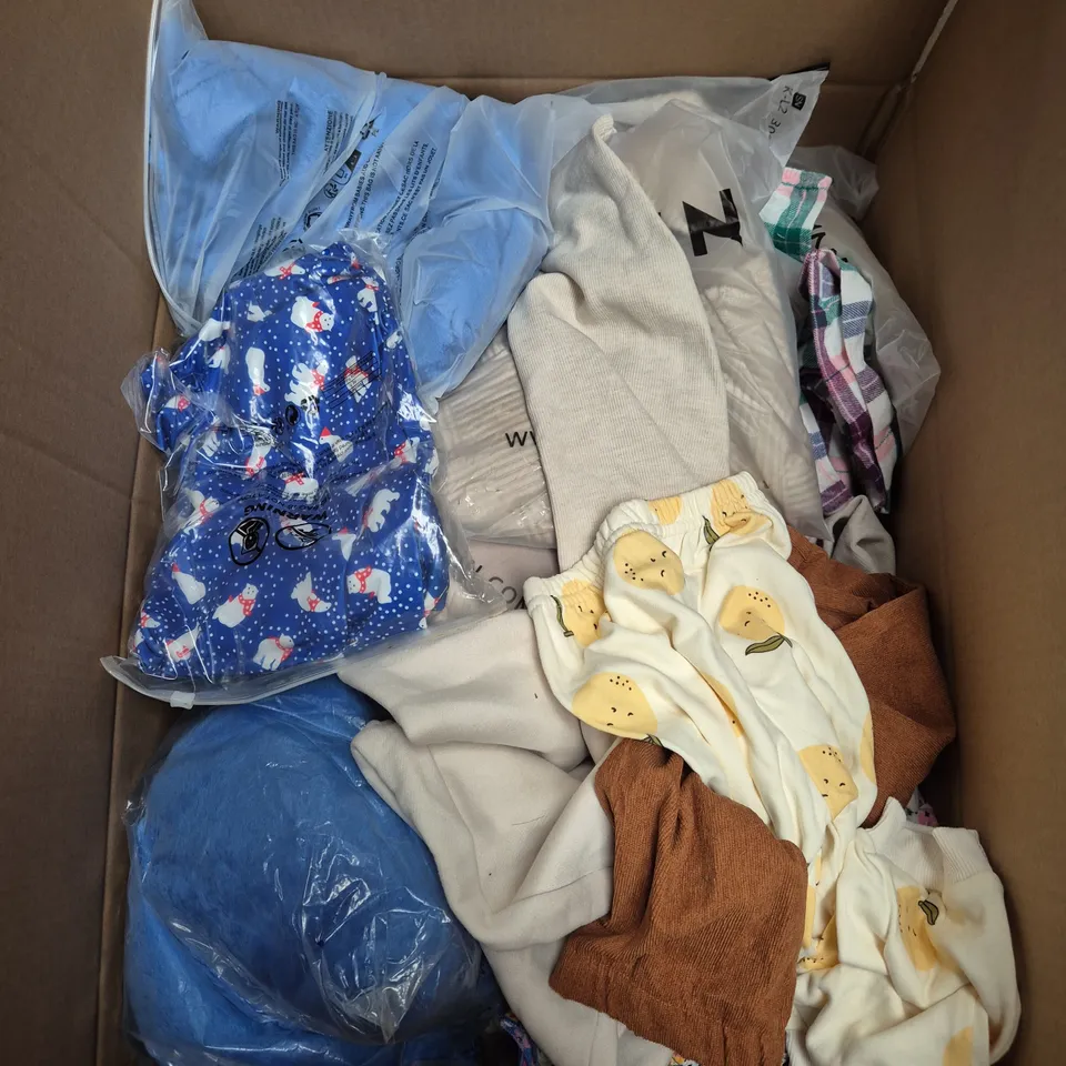 BOX OF ASSORTED CHILDRENS CLOTHING VARYING IN SIZE/COLOUR/STYLE TO INCLUDE:  TOPS, VESTS, JUMPERS