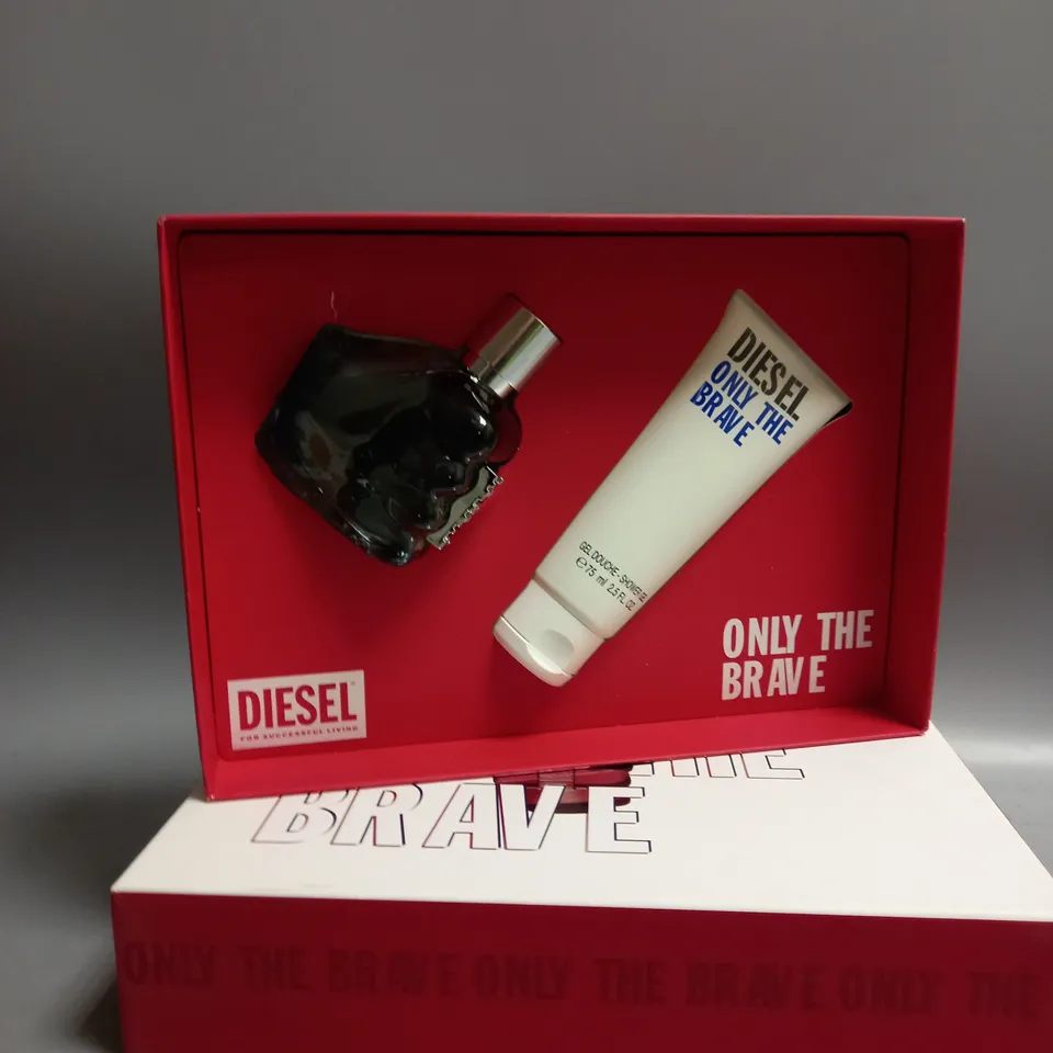 BOXED DIESEL ONLY THE BRAVE MENS EAU DE TOILETTE SPRAY 50ML AND SHOWER GEL 75ML GIFT SET