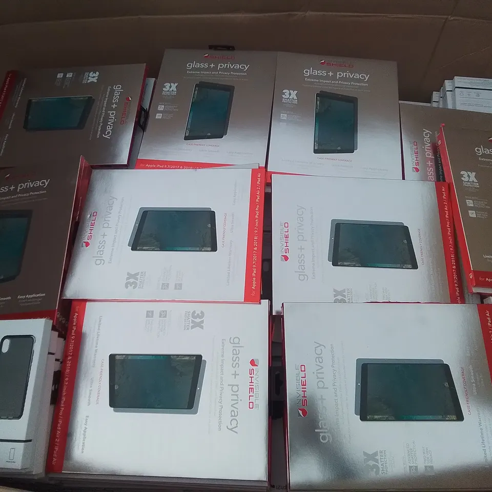 PALLET CONTAINING A LARGE QUANTITY OF ASSORTED BRAND NEW PHONE CASES AND SCREEN PROTECTORS 