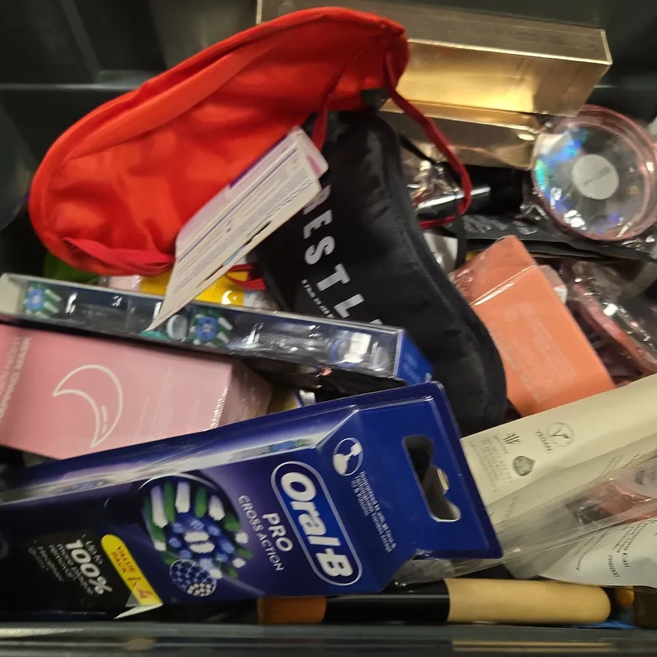 APPROXIMATELY 12 ASSORTED HEALTH & BEAUTY ITEMS TO INCLUDE - HAIR BRUSH, BBOLD DREAM MOUSSE , LUNOON HYDROLYZED COLLAGEN ETC