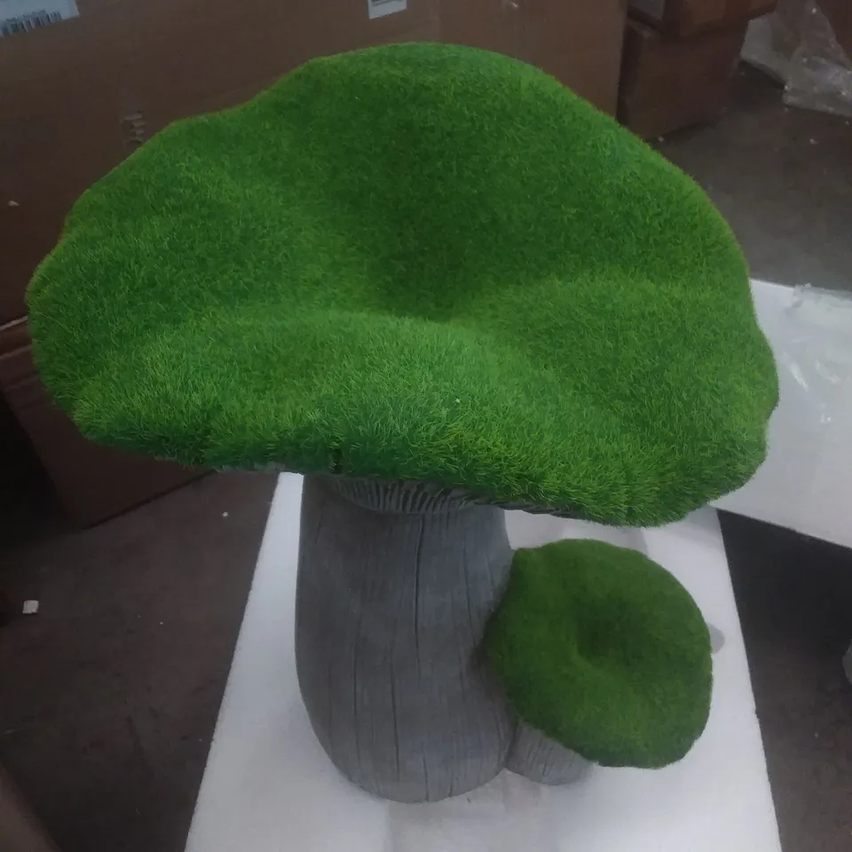BOXED FAUX MOSS TOADSTOOL