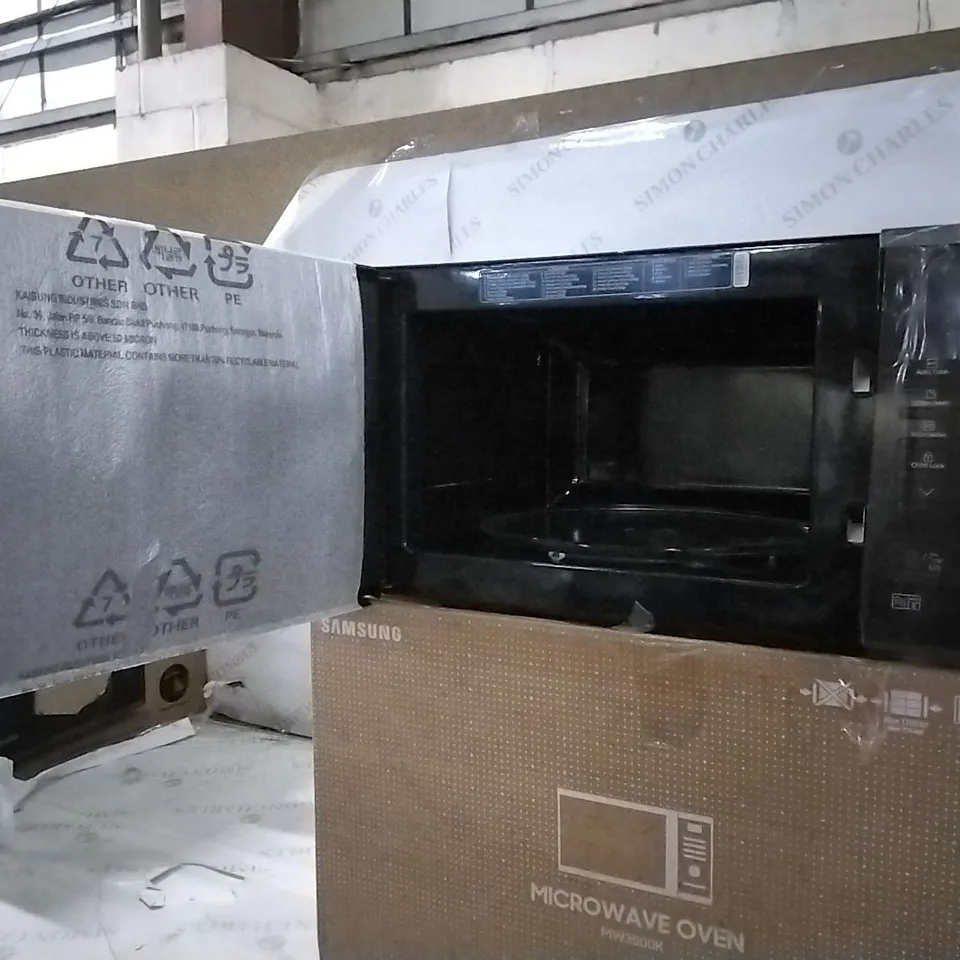BOXED SAMSUNG MICROWAVE OVEN 