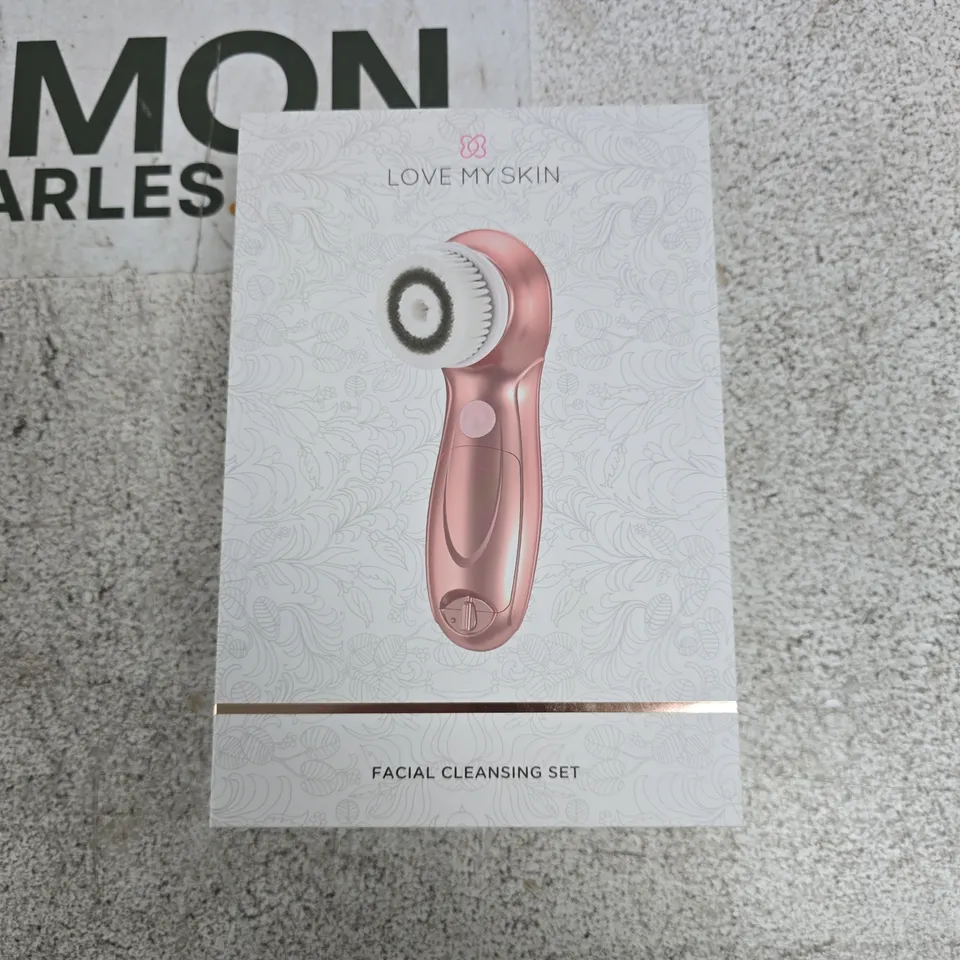 LOVE MY SKIN FACIAL CLEANSING SET – PINK ROTARY BRUSH (BOXED)