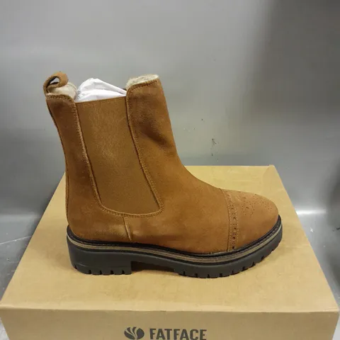 BOXED PAIR OF FATFACE ESSIE CHELSEA BOOT IN TAN SIZE UK 4