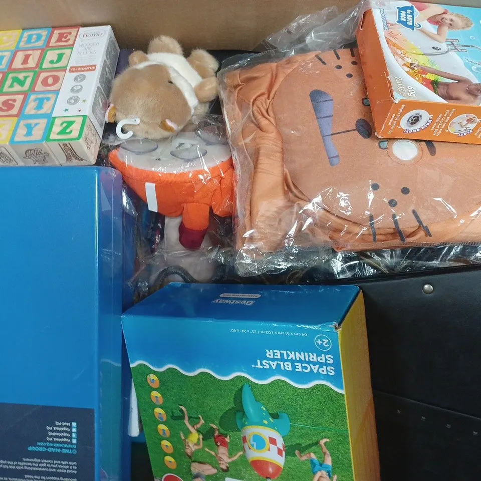 BOX OF APPROXIMATELY 20 ASSORTED TOYS AND GAMES TO INCLUDE SWIZZELS LOVE HEARTS PLUSH, MAGNETIC BUILDING CUBES, WHOOPS GAME, ETC - COLLECTION ONLY