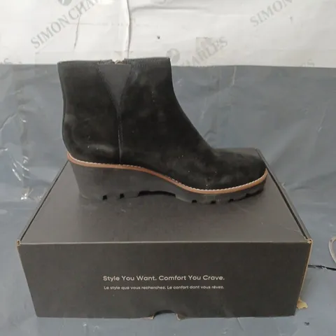 VIONIC SUEDE ANKLE BOOTS BLACK SIZE 6