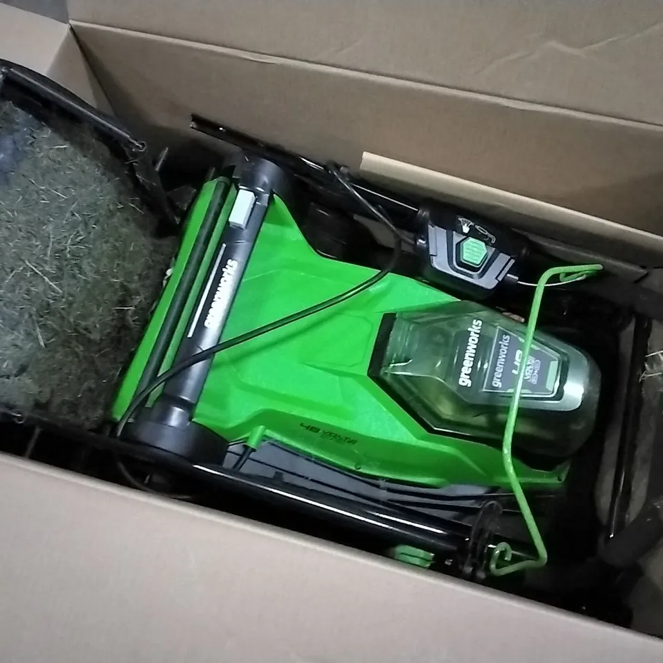 BOXED GREENWORX BATTERY POWERED 41CM LAWNMOWER 