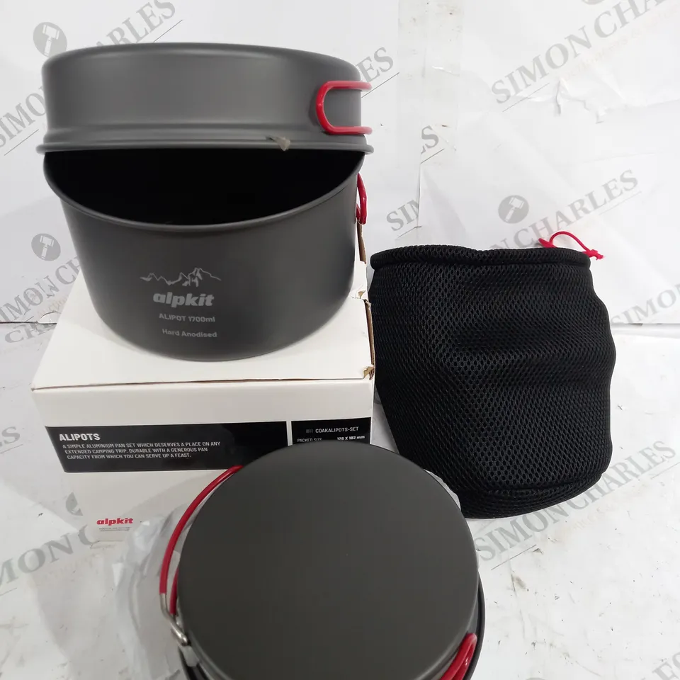 BOXED ALIPOTS PAIR OF ALUMINIUM PANS 