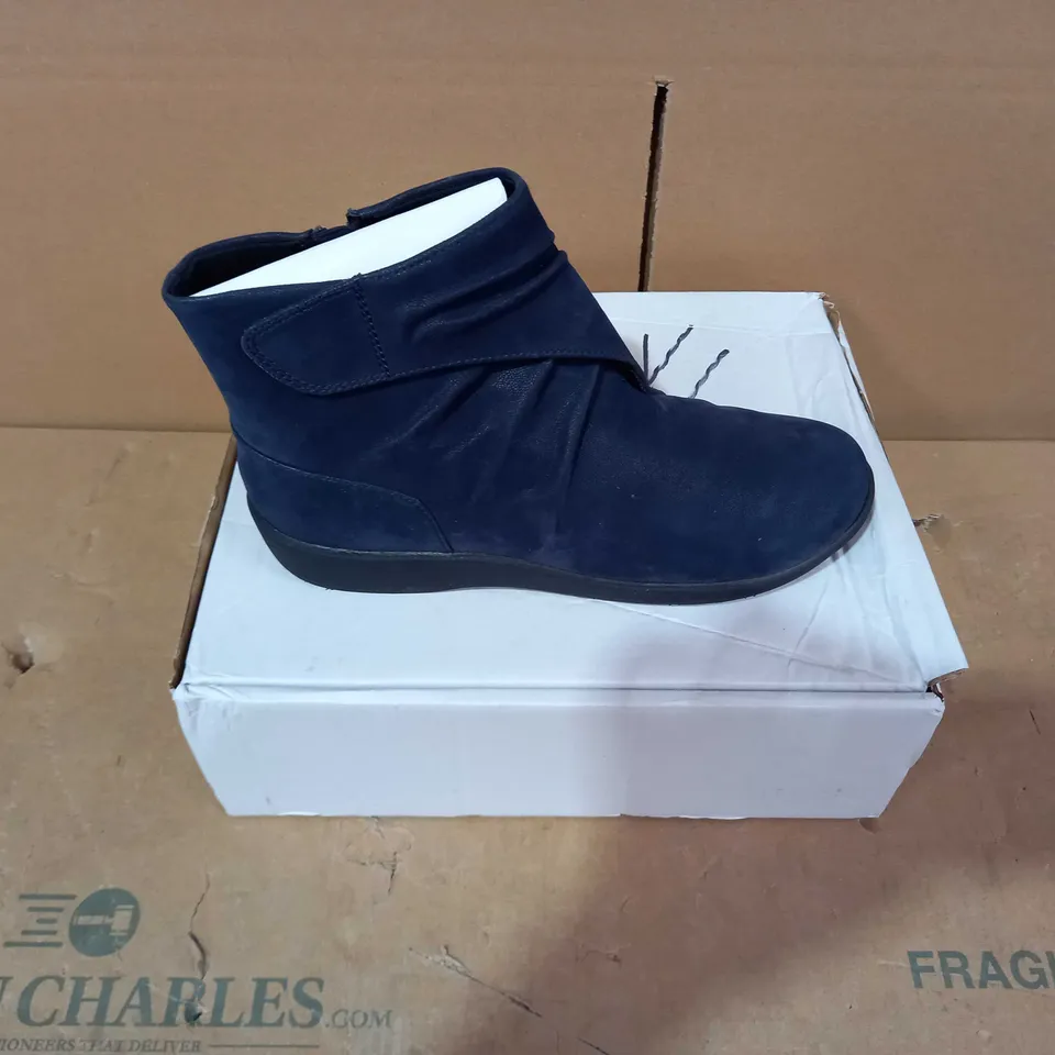 BOXED PAIR OF CLARKS - SIZE 5E