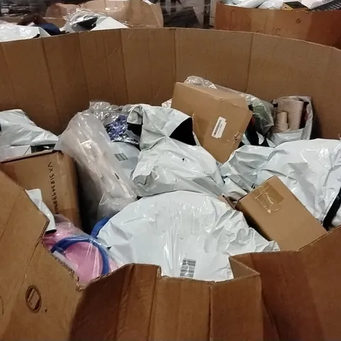 PALLET CONTAINING A LARGE QUANTITY OF HOSES