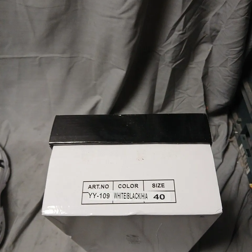 NEW BALANCE 530 SNEAKERS – WHITE/BLACK, EU 40 (UK 6) – BOXED