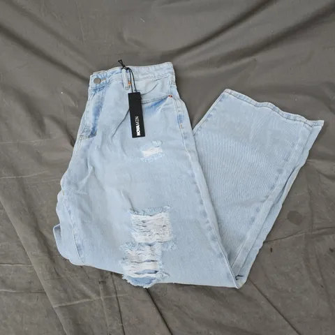 FASHIONOVA MEN CLASSIC DISTRESSED STRAIGHT JEANS IN LIGHT WASH SIZE 36"