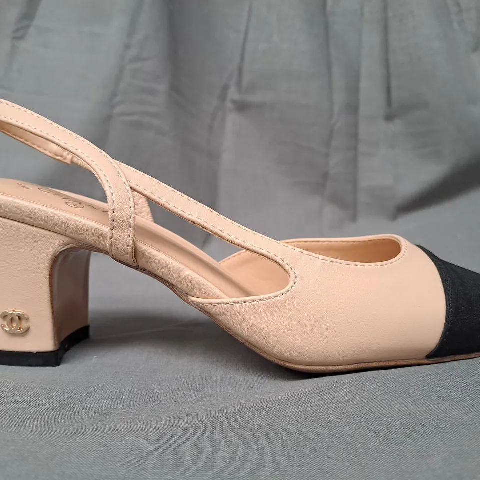PAIR OF CHANEL CLOSED TOE BLOCK HEEL SHOES IN BEIGE EU SIZE 36