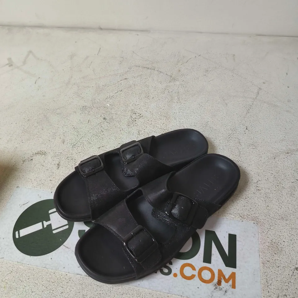 STRIVE BLACK SPARKLE SANDALS – UK 7 (EU 41, US 10)