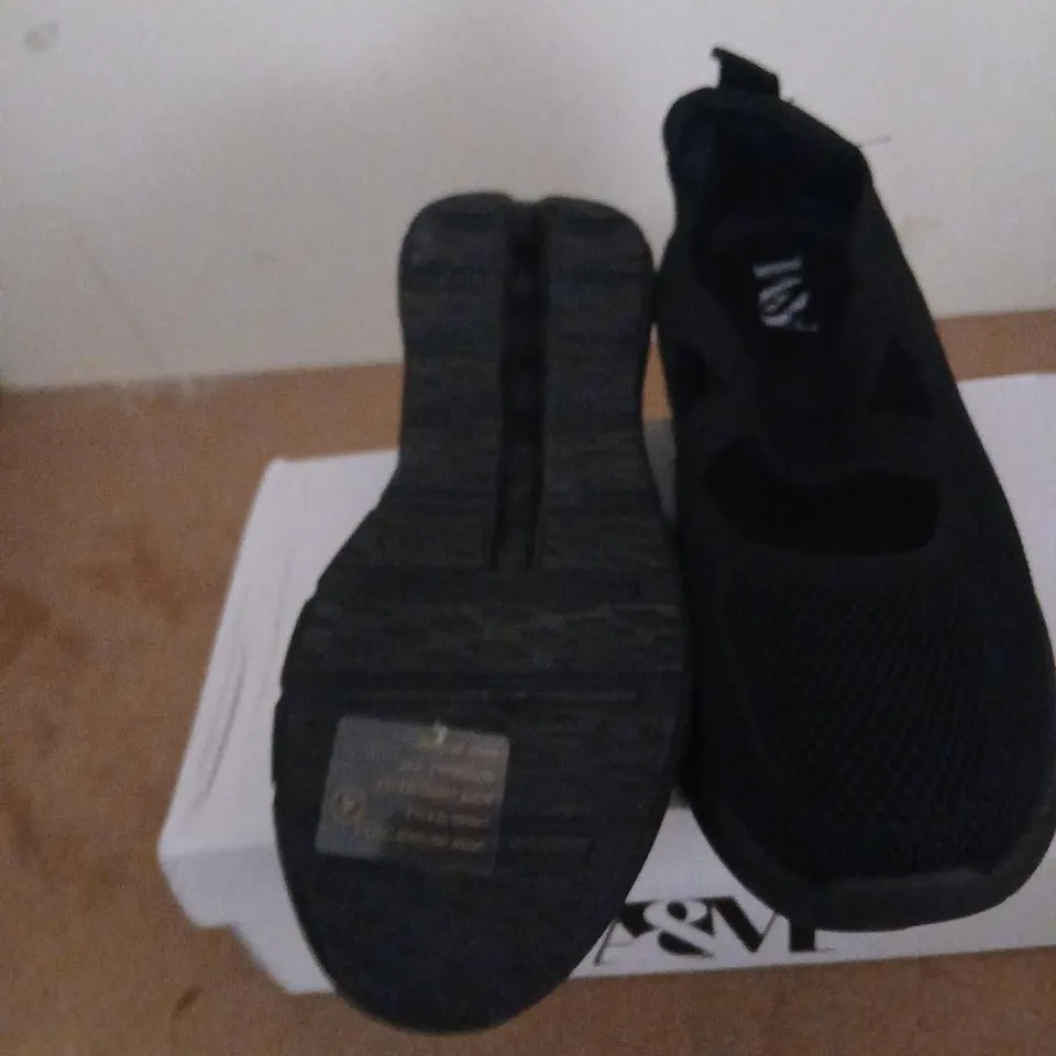 A&M LINK 3 WOMEN’S BLACK KNIT SHOES – SIZE 4